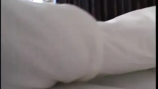 Yuvarlak götlü spex esmer bakış açısıyla sikiliyor