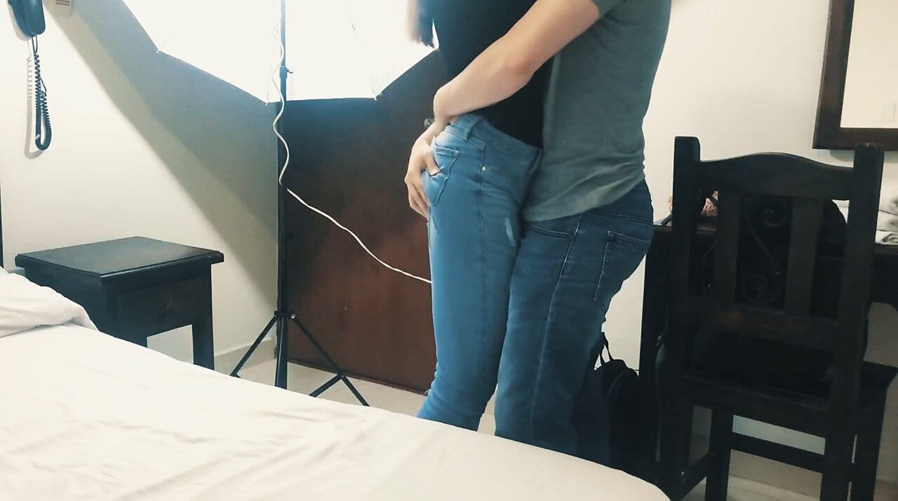 Okul kız arkadaş scapes itibaren okul sınıftan için Başlarken becerdin sert ve gets Creampie tarafından ona en iyi arkadaşı