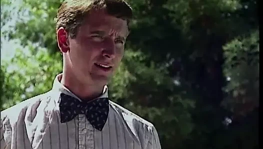 Sarışın ve esmer lezbiyenler dildoyla sikişiyor