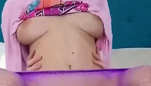 Alicia Karla sentando no pau grosso