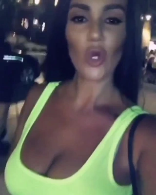 Sırp koca memeli şarkıcı dusica grabovic, seksi yürüyüş