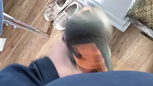 Kızın kokulu adidas'ında hızlı boşalma