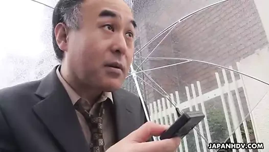 Kaplıcadaki bebekleri becermek için stop saatini kullanma