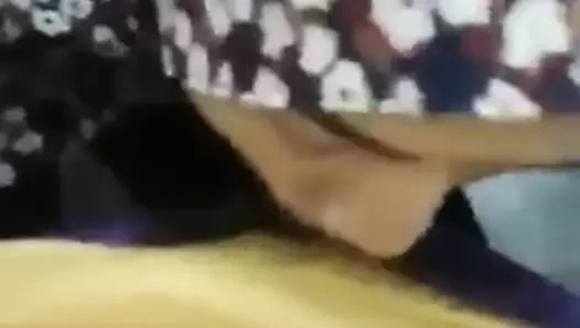 Asyalı tesettürlü kız sakso çekiyor