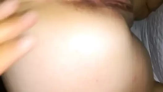 Un joli cul qui bouffe une chatte lesbienne