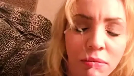 sarışın emmek emmek oral seks