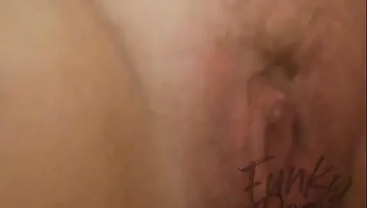 Bugün büyük bir salatalık için mastürbasyon yaptım fışkırtmamı ve bundan çok zevk almamı sağladı - funky deep