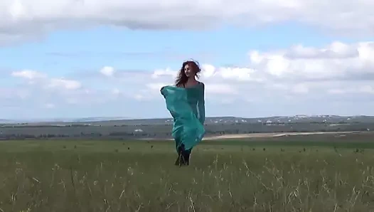 Rüzgarlı havada tepede fotoğraf çekimleri