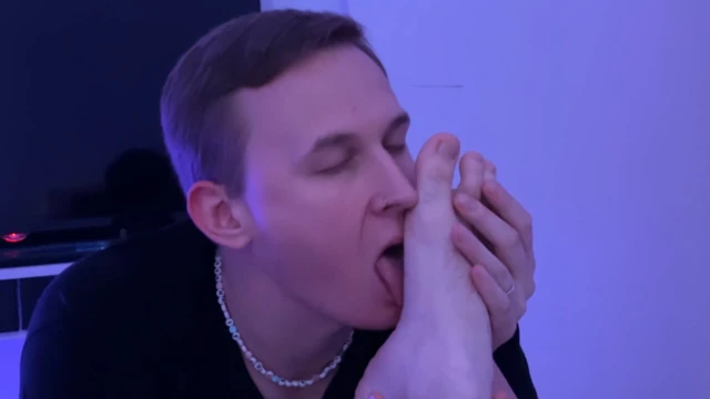 Blue-Eyes Straight Step-Brother Licking my Feet while I Jerk Off my Fat Cock