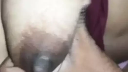 Yengenin göğüslerinin tadını çıkarmak (küçük klip)