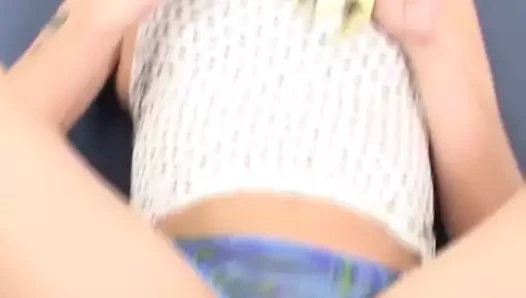 Bu seksi ipek külotlar beni çok ıslatıyor