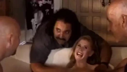 Bazı evli kadınlar yabancılarla sikişmekten gerçekten zevk alıyor