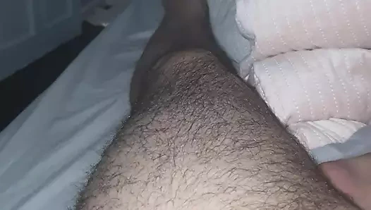 Üvey anne sabah oral seksi ve ağzına boşalma üvey oğlunun yarağını emiyor