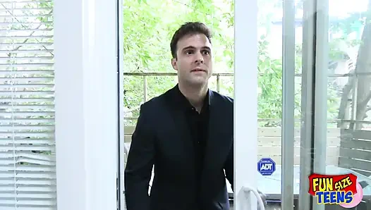 Funsize gençler - minyon bir hatun üçlü grup sekste 2 adam tarafından sert sikiliyor