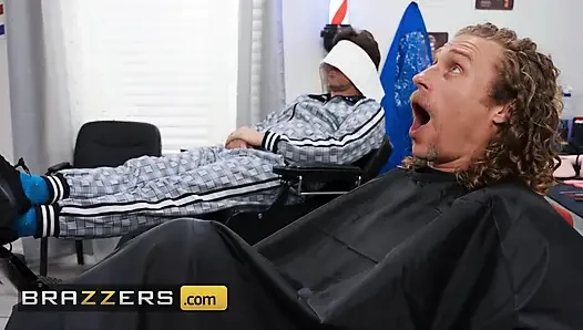 Berber dükkanında yarağa biniyor kayla kayden brazzers