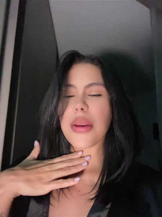 Rosa ateşli seksi latin