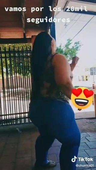 latin üzerinde çılgın geniş kalçalar..