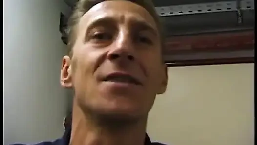 Sarışın sürtük bakış açısı videosunda yarak emiyor