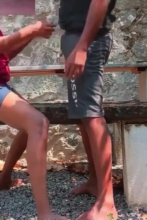 Sri Lankalı kapıdan dışarı çıkıp vahşi eğlence