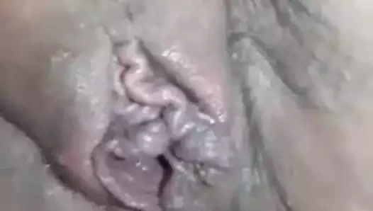 Ich mache mir es selbst... in die Votze und in den Arsch