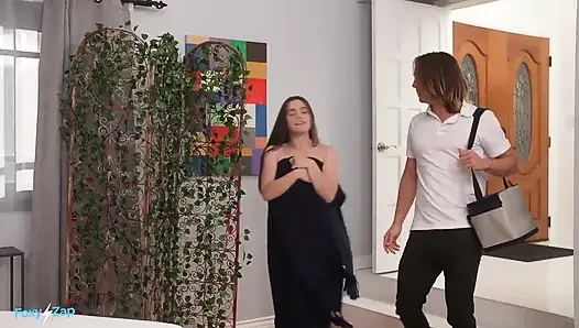 Stella Luxx, Daisey Phoenix ve Ardıç Ren'i ateşli bekarlığa veda partisine davet ediyor