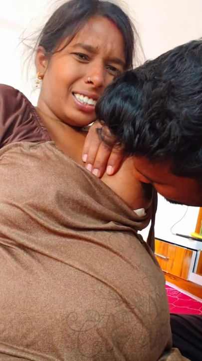Mere jija muze aapna land dikhaye, unko mere boobs me aapna land dalne me bahot maja aa raha tha - desi village bhabhi… | Clip 1