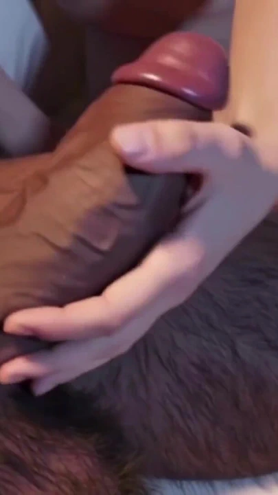 Kıllı baba deliğini genç adamın dölüyle dolduruyor. CodyFord' da. | Klip 1