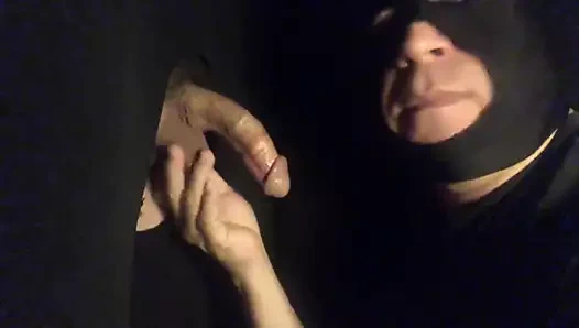 Eğri bir aşağı horoz ile erkeksi adam