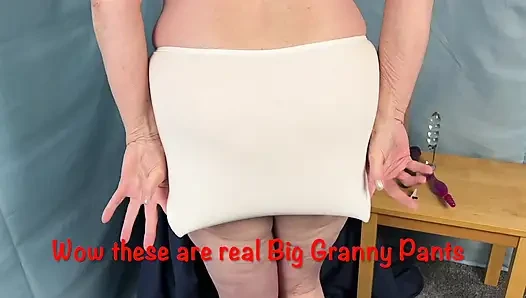 Mrs Mature Feet and her Big Granny Pants 491