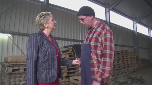 Alman büyük memeli nine/orta yaşlı seksi kadın