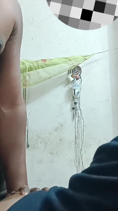 Üniversite kızı yağlanmış ve poposu