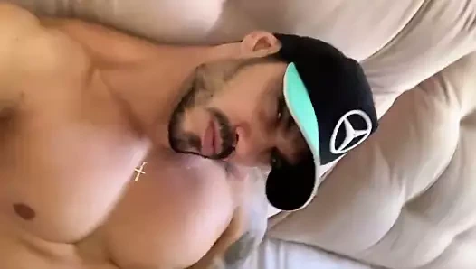 Kıllı vücut geliştirmeci adam büyük çük