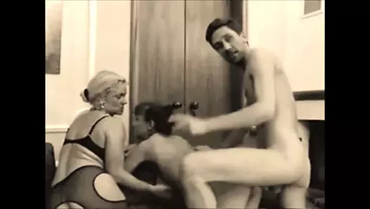 Alman, olgunlaşır üçlü # 4 (yeniden renklendirildi)