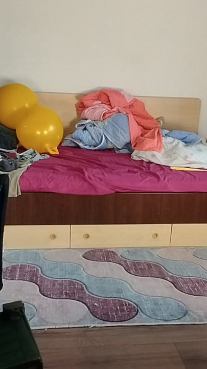 Amatör milf evin içinde çıplak dans ediyor. Seksi Latina, tüylü am, büyük göt, büyük göğüsler. | Klip 1