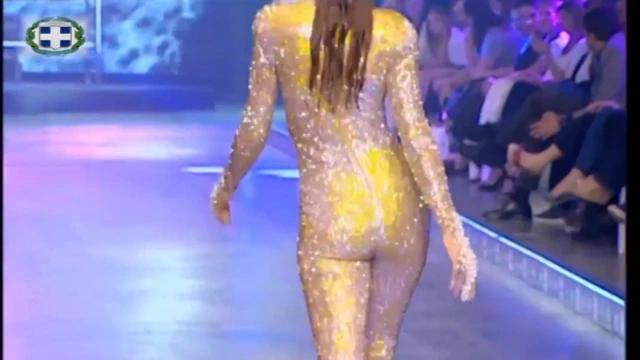 Catwolk, bikini eşek moda şovu 2014 şarkı eğlencesi