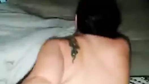 Şişman götlü beyaz kızı sikiyor