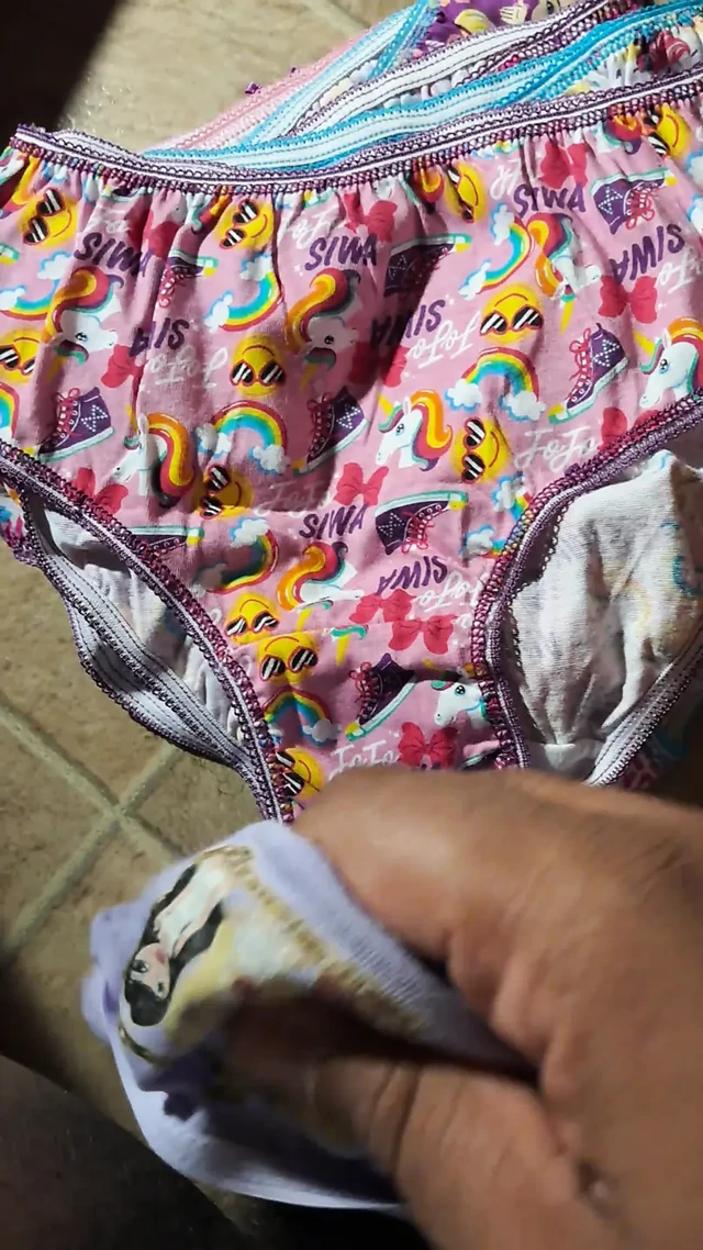 Bratz külot jojo siwa külota boşalıyor