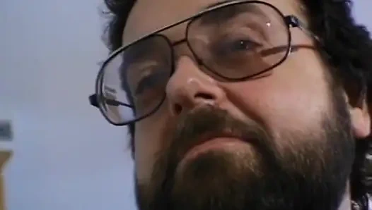 Kocası karısının yabancı tarafından sikilmesini izliyor