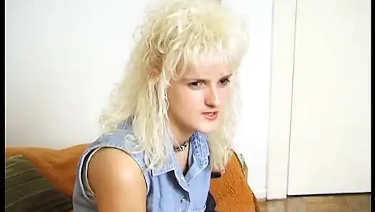 Sarışın Alman orta yaşlı seksi kadın tek başına iş yapıyor