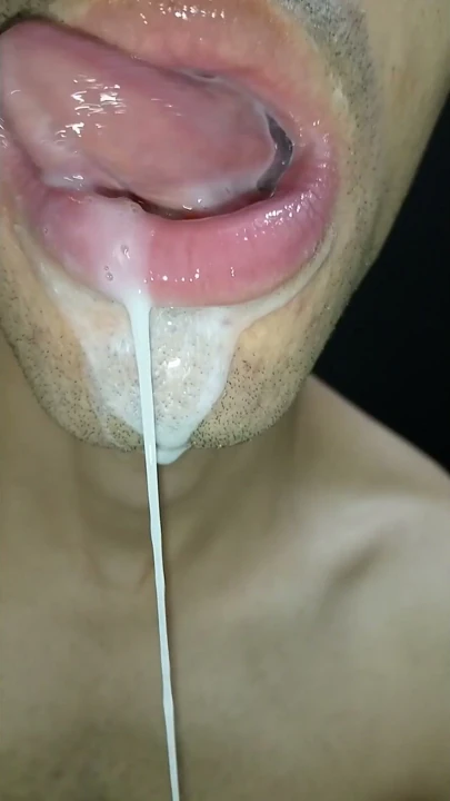 Ağzıma boşal, dölünle oyna ve yut, yakın çekim, yaramaz gay, dil, sulu, ateşli ve itaatkâr trans | Klip 1