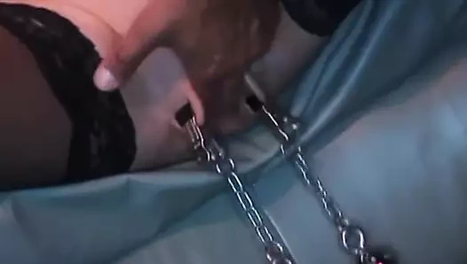 Maskeli Alman kaltak ateşli bdsm sikişinin tadını çıkarıyor