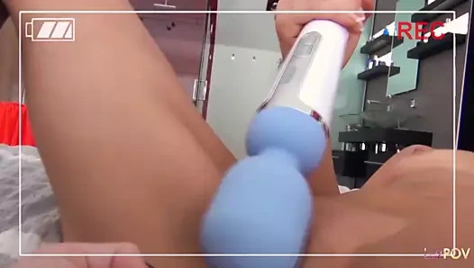 Muhteşem bir kızıl saçlı lezbiyen arkadaşını bir vibratör ve anal parmak ile eğleniyor filme alıyor