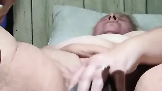 Seksi klitorisine masaj yaparken büyük şişman yarağınla boşalıyor