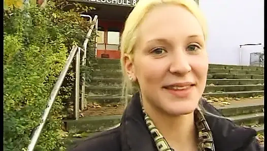 Tavlama yapılan kızın mastürbasyonu