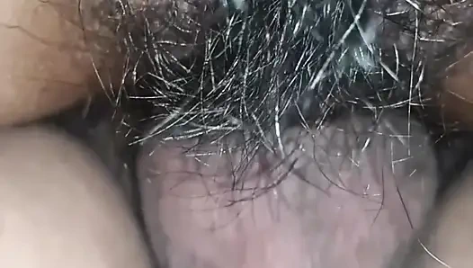 Amcığında domaltmalı yakın çekim görünümü