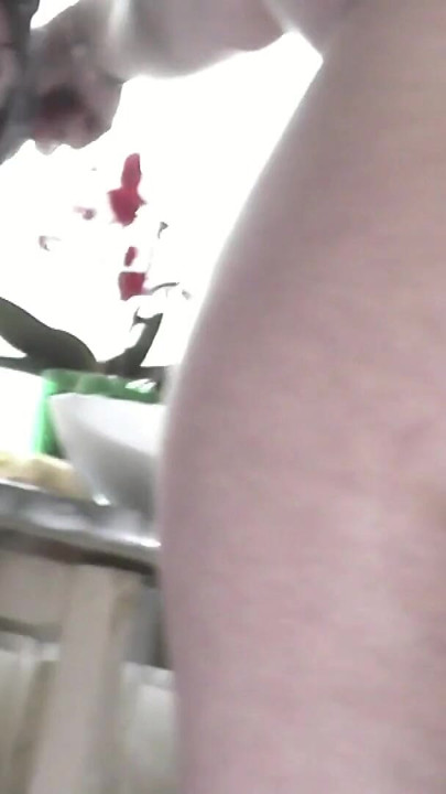 Yaşlı genç iki kız lezbiyen yetişkin olgun orta yaşlı seksi kadın ve seksi kız bakire kız sekste götünü amını öpüyor. Doğal memeler büyük göt | Klip 1