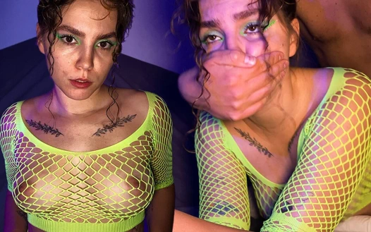 Wow! Bir gece kulübünde bir güzellikle tanıştım, onu sert siktim ve ağzına boşaldım