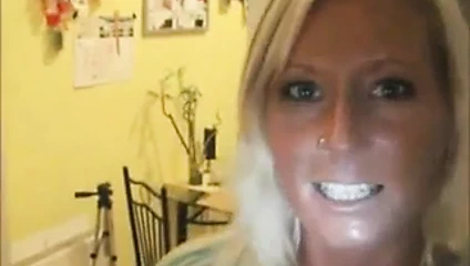 Pornostar Ramona zeigt uns ihre Wohnung