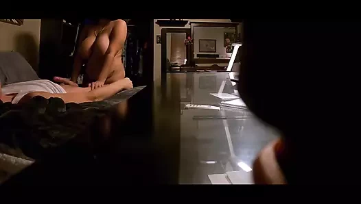 Aldatan kız arkadaş büyük zenci yarağıyla dölleniyor, sonra eve erkek arkadaşının yanına gidiyor