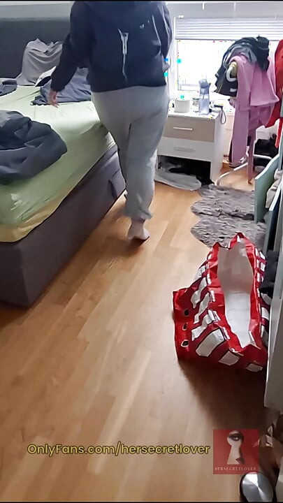 18 yaşındaki komşu beni mastürbasyon yaparken yakaladı - sonra evli amımı çiğ yetiştirdi